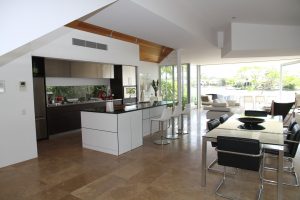 Firma curatenie profesionala Bucuresti servicii menaj la domiciliu curatenie generala de intretinere birou birouri bloc apartament casa garsoniera sediu open space living Floreasca